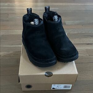 100% UGG Kida Neumel Chelsea Black Boots Size 3